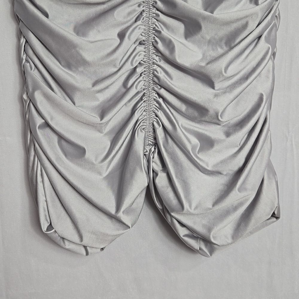 NWT.. GOOD AMERICAN.. silver bike shorts.. - Picture 2 of 9